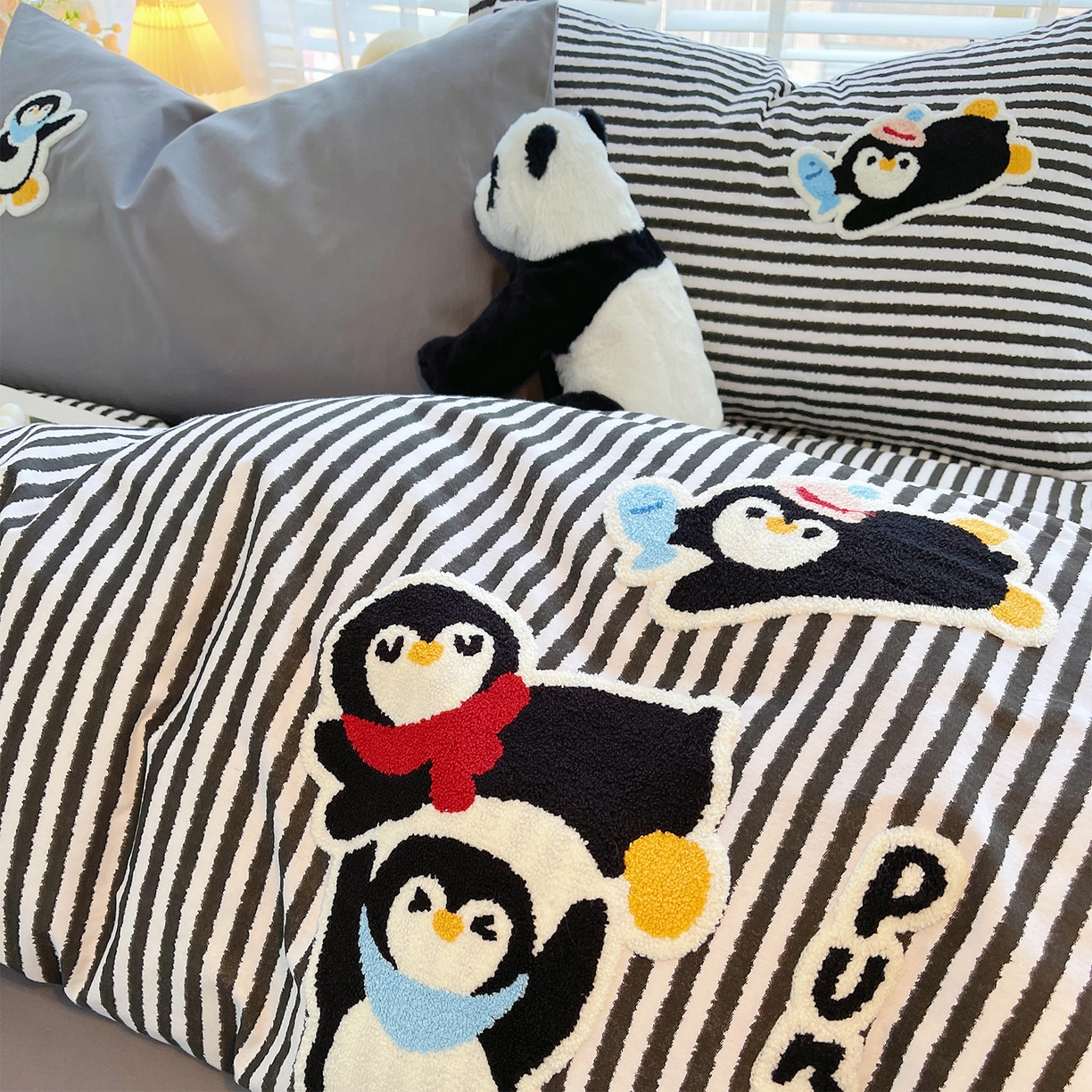 91家纺网 家纺一手货源 找家纺 炫拼家纺 2025新款全棉磨毛卡通贴布绣加厚毛巾绣纯棉四件套-曲奇系列 曲奇-举高高