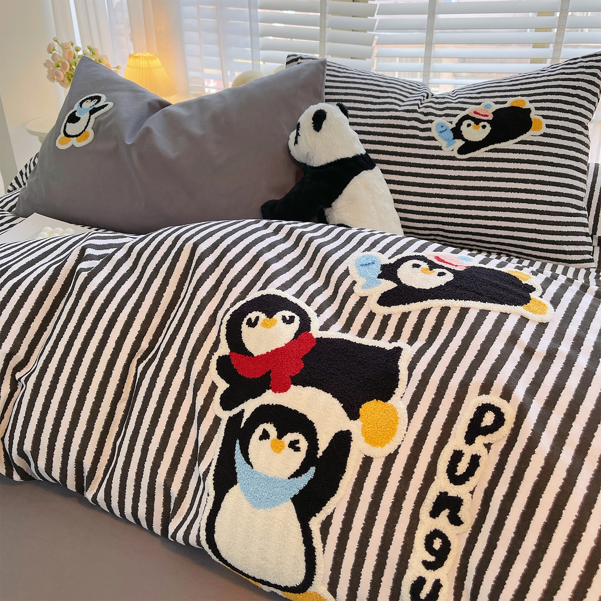 91家纺网 家纺一手货源 找家纺 炫拼家纺 2025新款全棉磨毛卡通贴布绣加厚毛巾绣纯棉四件套-曲奇系列 曲奇-举高高