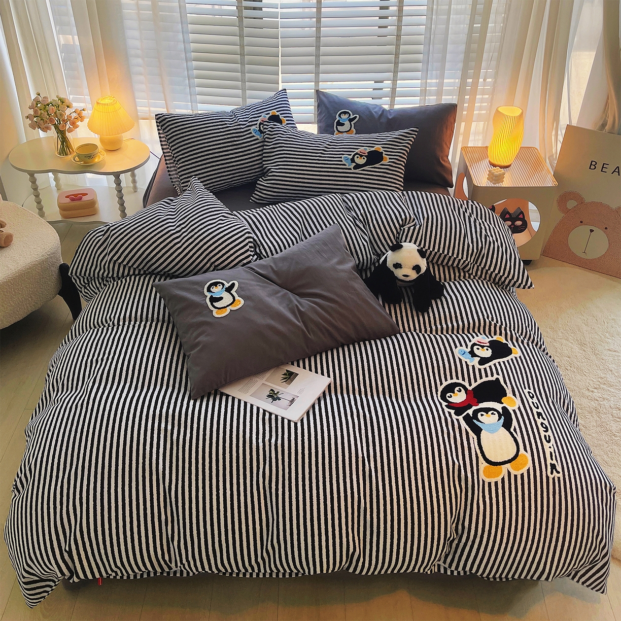 91家纺网 家纺一手货源 找家纺 炫拼家纺 2025新款全棉磨毛卡通贴布绣加厚毛巾绣纯棉四件套-曲奇系列 曲奇-举高高