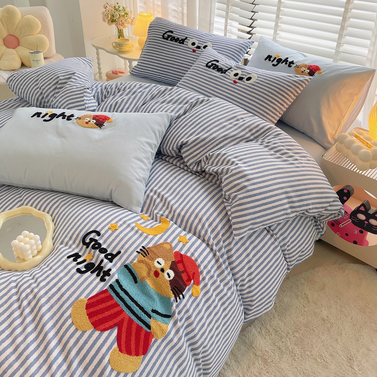 91家纺网 家纺一手货源 找家纺 炫拼家纺 2025新款全棉磨毛卡通贴布绣加厚毛巾绣纯棉四件套-曲奇系列 曲奇-晚安猫