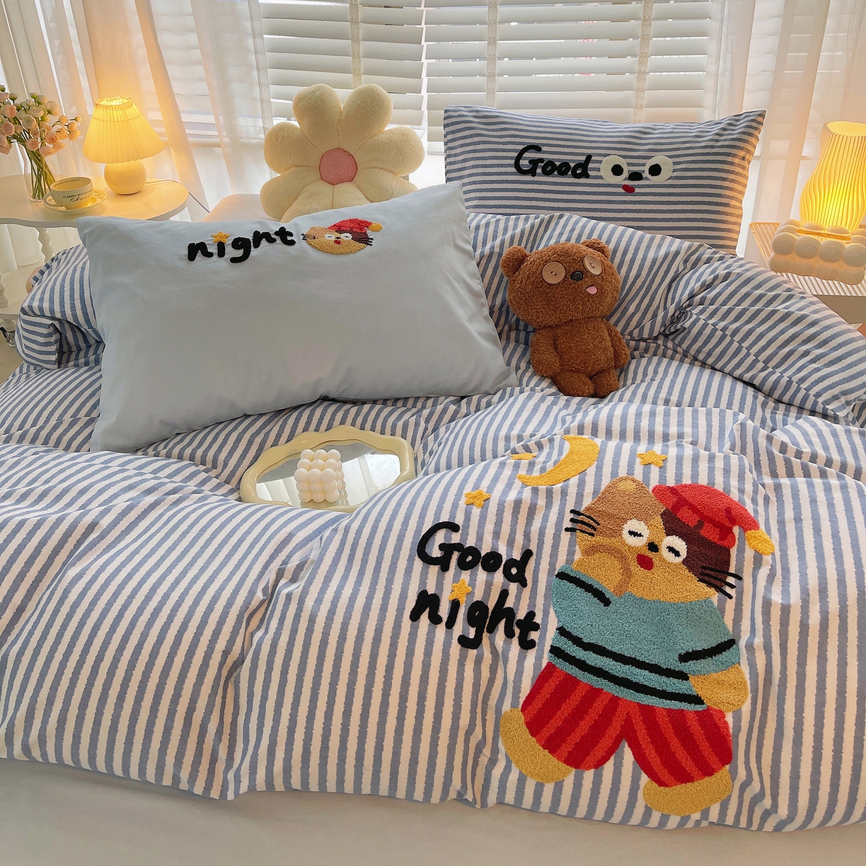 91家纺网 家纺一手货源 找家纺 炫拼家纺 2025新款全棉磨毛卡通贴布绣加厚毛巾绣纯棉四件套-曲奇系列 曲奇-晚安猫