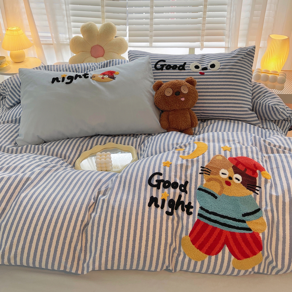 91家纺网 家纺一手货源 找家纺 炫拼家纺 2025新款全棉磨毛卡通贴布绣加厚毛巾绣纯棉四件套-曲奇系列 曲奇-晚安猫