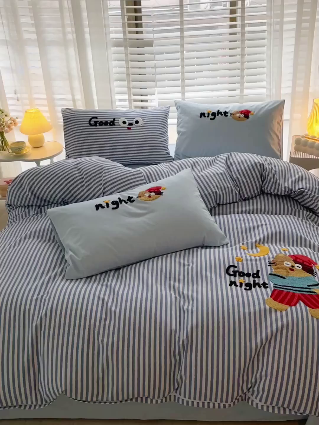 91家纺网 家纺一手货源 找家纺 炫拼家纺 2025新款全棉磨毛卡通贴布绣加厚毛巾绣纯棉四件套-曲奇系列 曲奇-晚安猫