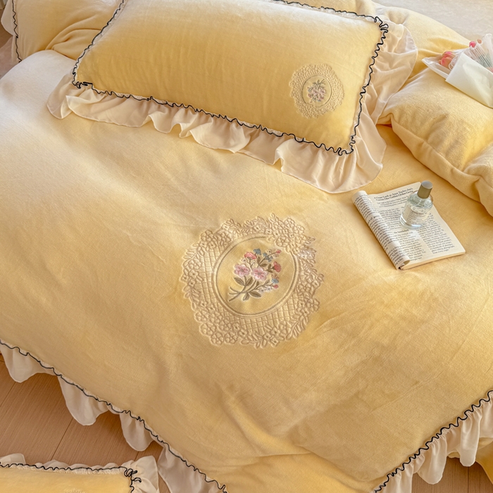 91家纺网 家纺一手货源 找家纺 橘子家 2025新款婴儿绒床上四件套系列-维纳斯 维纳斯-鹅黄