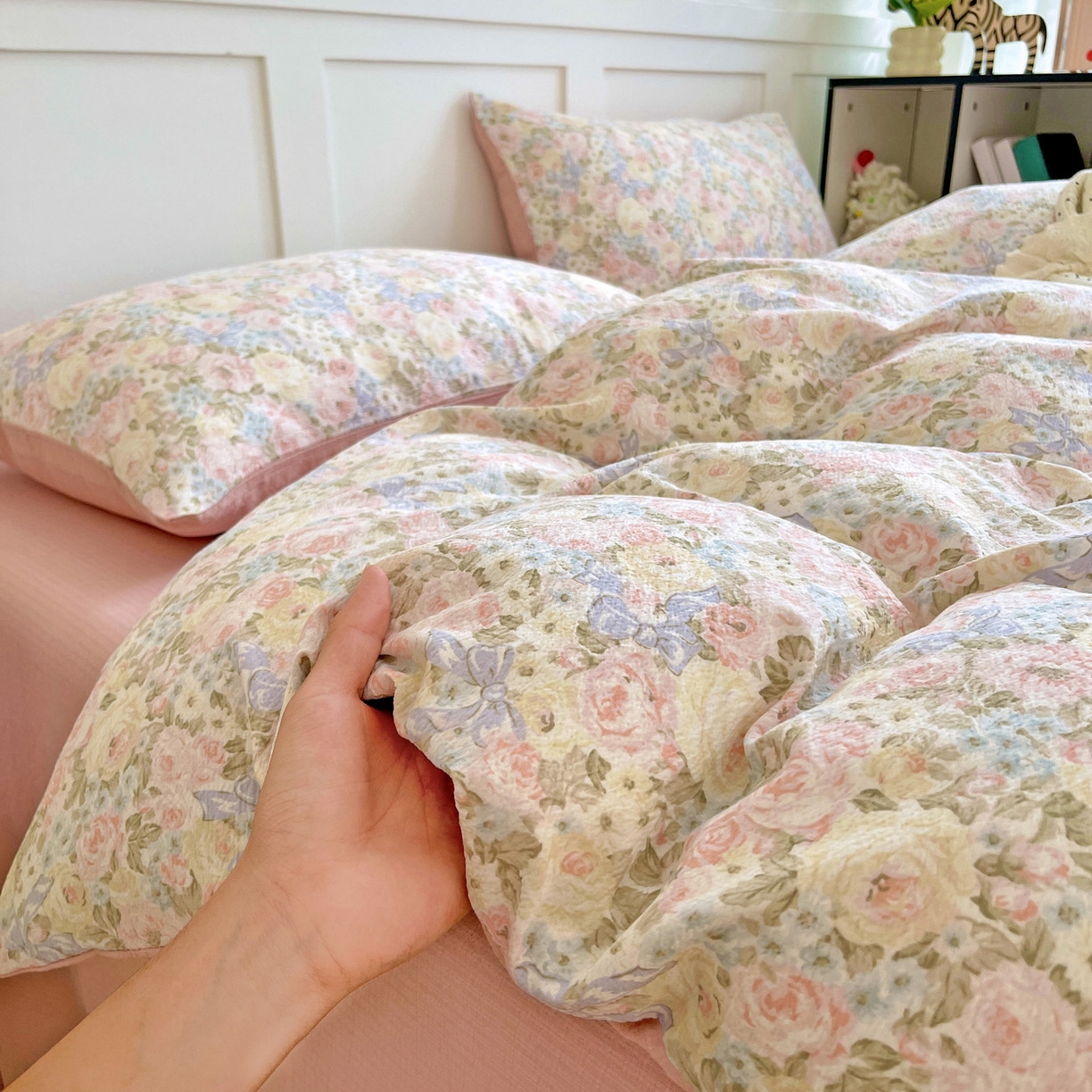 91家纺网 家纺一手货源 找家纺 王朝国际 2025新款爆款云感亚麻有氧双层纱皱皱双层纱四件套 花仙子