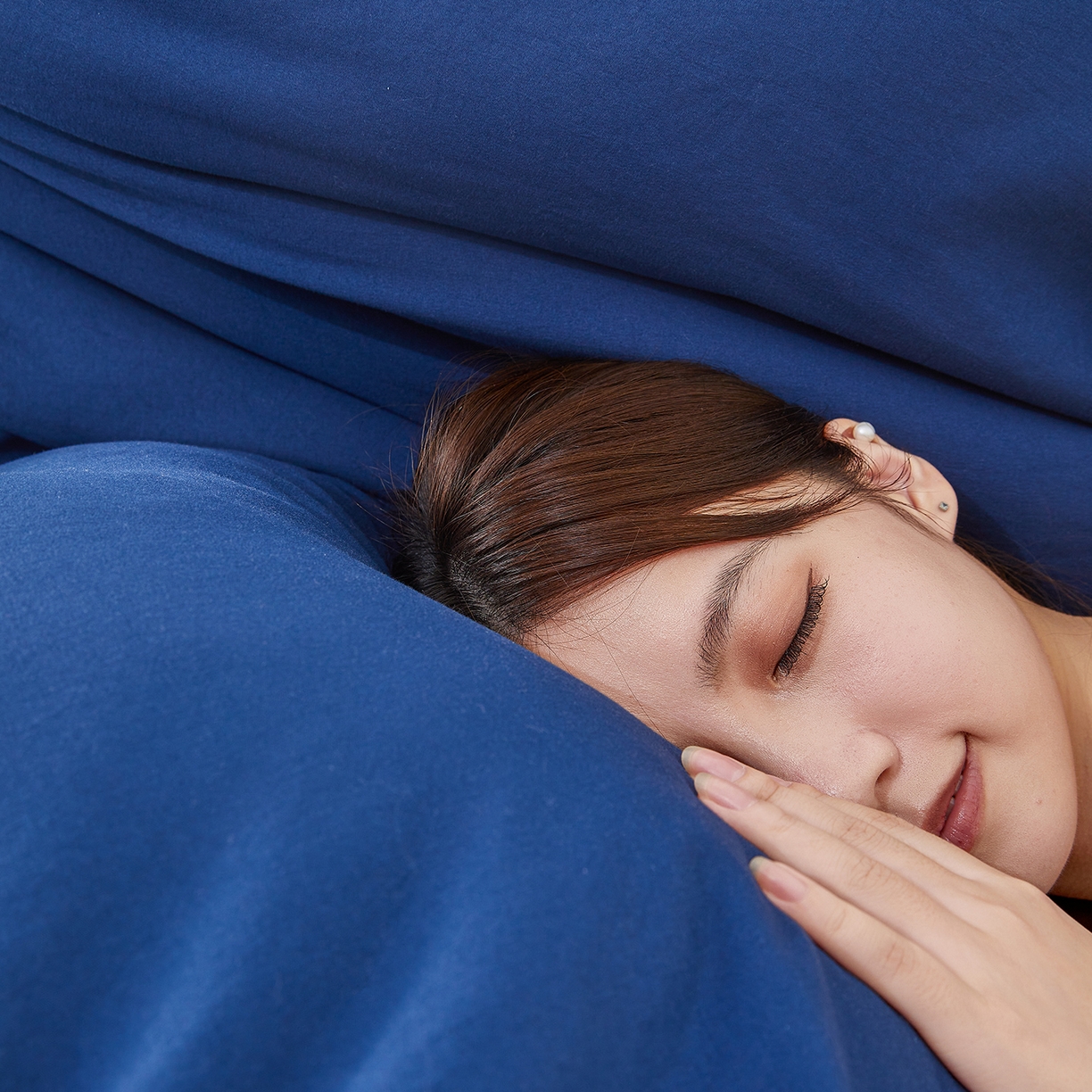 91家纺网 家纺一手货源 找家纺 芭芭棉家纺 2025新款深睡云亚朵同款星球被被子母被冬被芯 深睡蓝