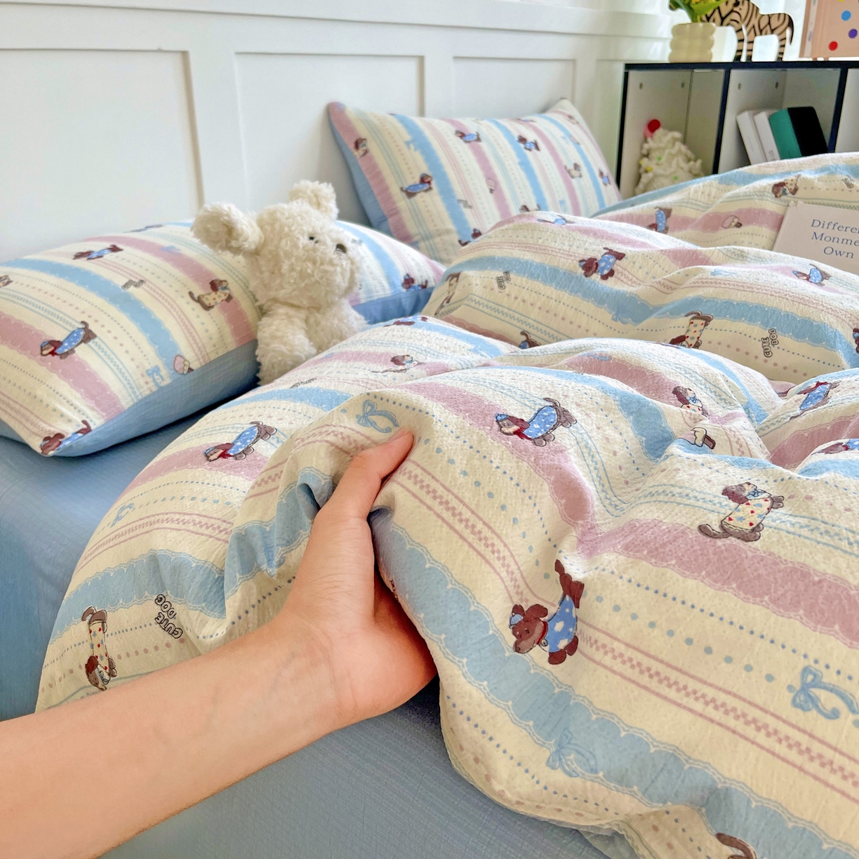 91家纺网 家纺一手货源 找家纺 王朝国际 2025新款爆款云感亚麻有氧双层纱皱皱双层纱四件套 小奶狗