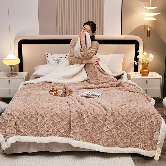 91家纺网 家纺一手货源 找家纺 （总）悦织湾家纺 2025加厚保暖舒棉绒羊羔绒毛毯双面双层宽包边塔芙绒毯子休闲沙发盖毯小被子跨境专供外贸出口可定制