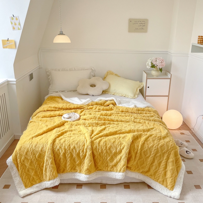 91家纺网 家纺一手货源 找家纺 悦织湾家纺 2025加厚保暖舒棉绒羊羔绒毛毯双面双层宽包边塔芙绒毯子休闲沙发盖毯小被子跨境专供外贸出口可定制 塔夫绒-黄