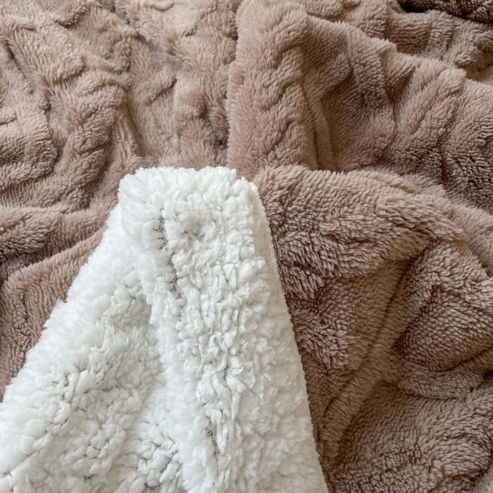 91家纺网 家纺一手货源 找家纺 悦织湾家纺 2025加厚保暖舒棉绒羊羔绒毛毯双面双层宽包边塔芙绒毯子休闲沙发盖毯小被子跨境专供外贸出口可定制 塔夫绒-咖
