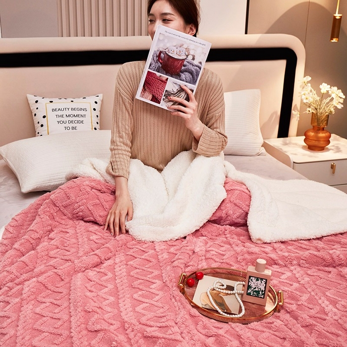 91家纺网 家纺一手货源 找家纺 悦织湾家纺 2025加厚保暖舒棉绒羊羔绒毛毯双面双层宽包边塔芙绒毯子休闲沙发盖毯小被子跨境专供外贸出口可定制 塔芙绒-玫瑰粉