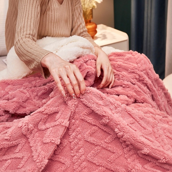 91家纺网 家纺一手货源 找家纺 悦织湾家纺 2025加厚保暖舒棉绒羊羔绒毛毯双面双层宽包边塔芙绒毯子休闲沙发盖毯小被子跨境专供外贸出口可定制 塔芙绒-玫瑰粉
