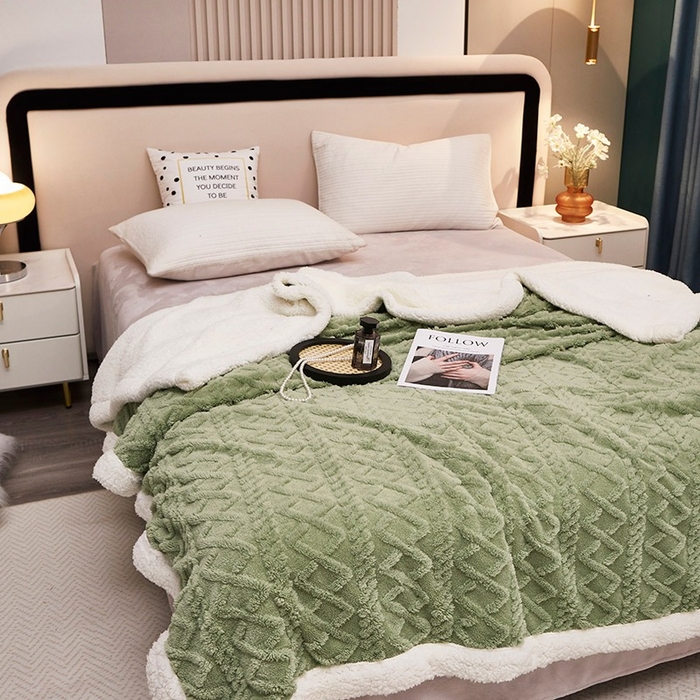 91家纺网 家纺一手货源 找家纺 悦织湾家纺 2025加厚保暖舒棉绒羊羔绒毛毯双面双层宽包边塔芙绒毯子休闲沙发盖毯小被子跨境专供外贸出口可定制 塔芙绒-抹茶绿
