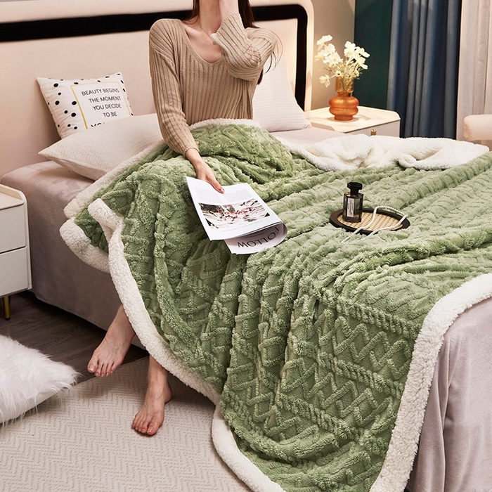 91家纺网 家纺一手货源 找家纺 悦织湾家纺 2025加厚保暖舒棉绒羊羔绒毛毯双面双层宽包边塔芙绒毯子休闲沙发盖毯小被子跨境专供外贸出口可定制 塔芙绒-抹茶绿