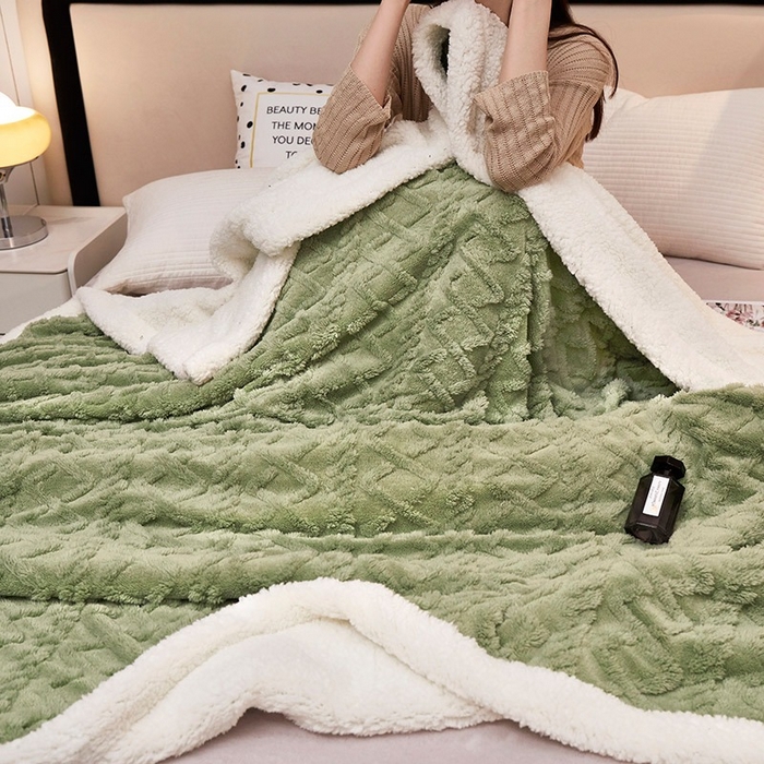 91家纺网 家纺一手货源 找家纺 悦织湾家纺 2025加厚保暖舒棉绒羊羔绒毛毯双面双层宽包边塔芙绒毯子休闲沙发盖毯小被子跨境专供外贸出口可定制 塔芙绒-抹茶绿