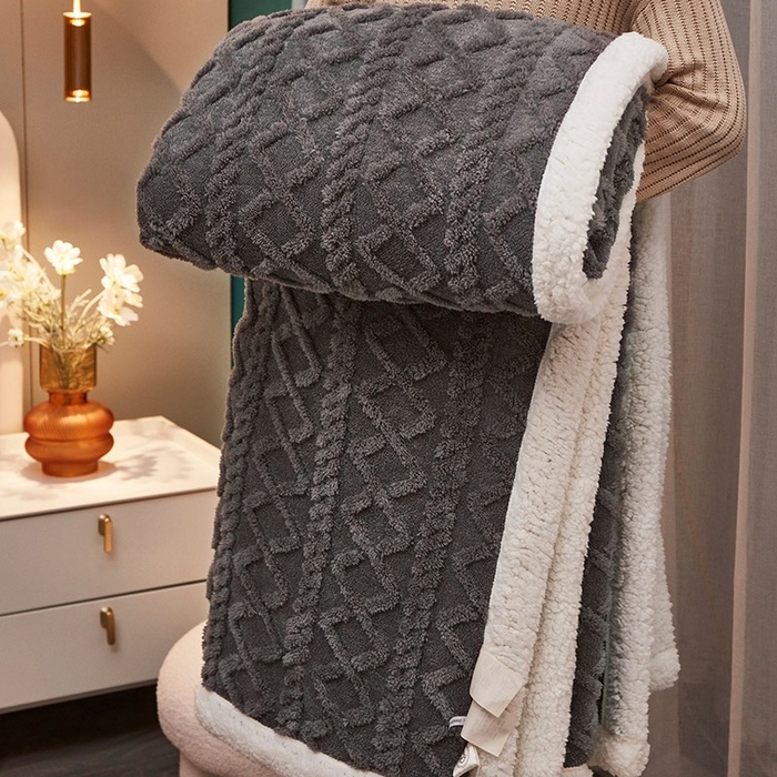 91家纺网 家纺一手货源 找家纺 悦织湾家纺 2025加厚保暖舒棉绒羊羔绒毛毯双面双层宽包边塔芙绒毯子休闲沙发盖毯小被子跨境专供外贸出口可定制 塔芙绒-深空灰