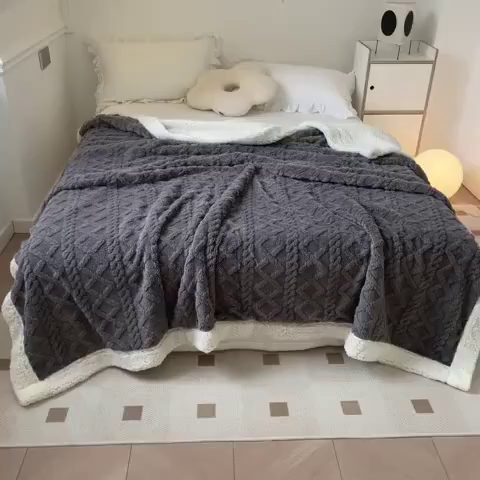 91家纺网 家纺一手货源 找家纺 悦织湾家纺 2025加厚保暖舒棉绒羊羔绒毛毯双面双层宽包边塔芙绒毯子休闲沙发盖毯小被子跨境专供外贸出口可定制 塔芙绒-深空灰