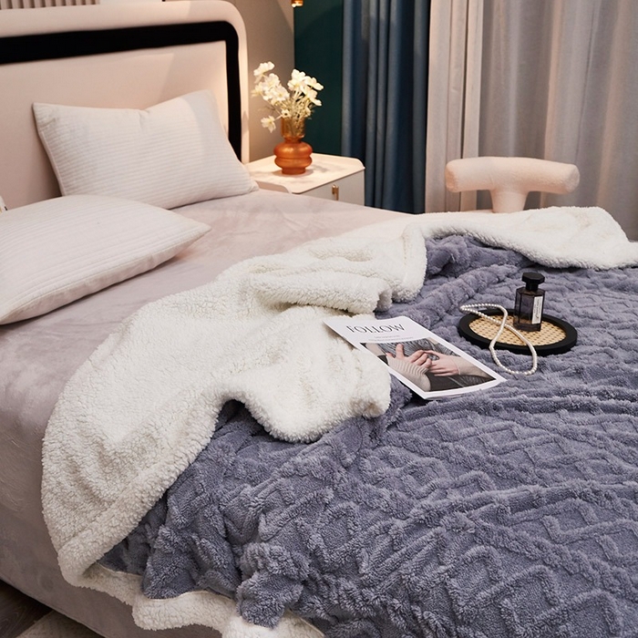 91家纺网 家纺一手货源 找家纺 悦织湾家纺 2025加厚保暖舒棉绒羊羔绒毛毯双面双层宽包边塔芙绒毯子休闲沙发盖毯小被子跨境专供外贸出口可定制 塔芙绒-星空蓝