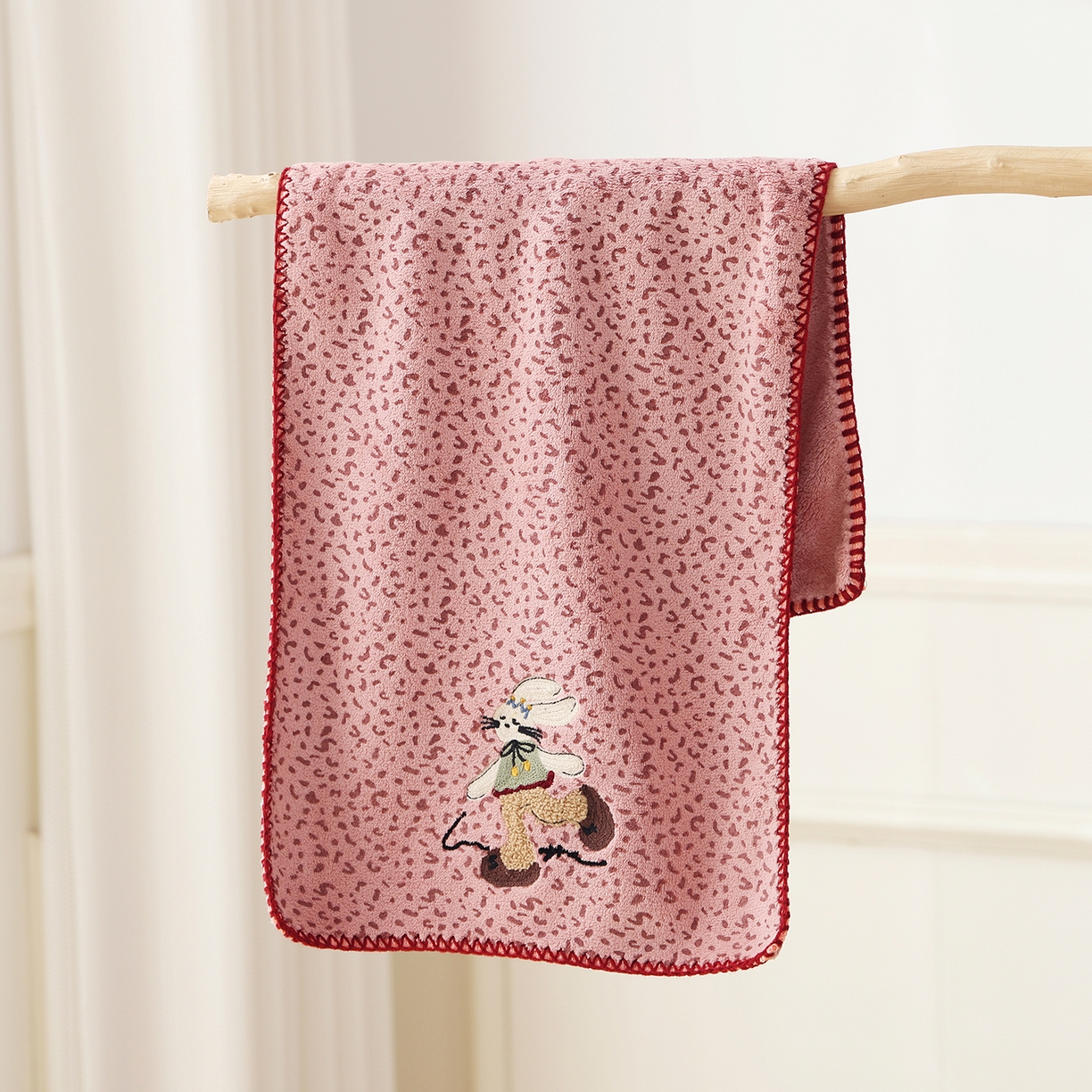 91家纺网 家纺一手货源 找家纺 （总）朴尔家纺-毛巾被 2025新款趣趣多毛巾绣勾边珊瑚绒速吸速干毛巾浴巾