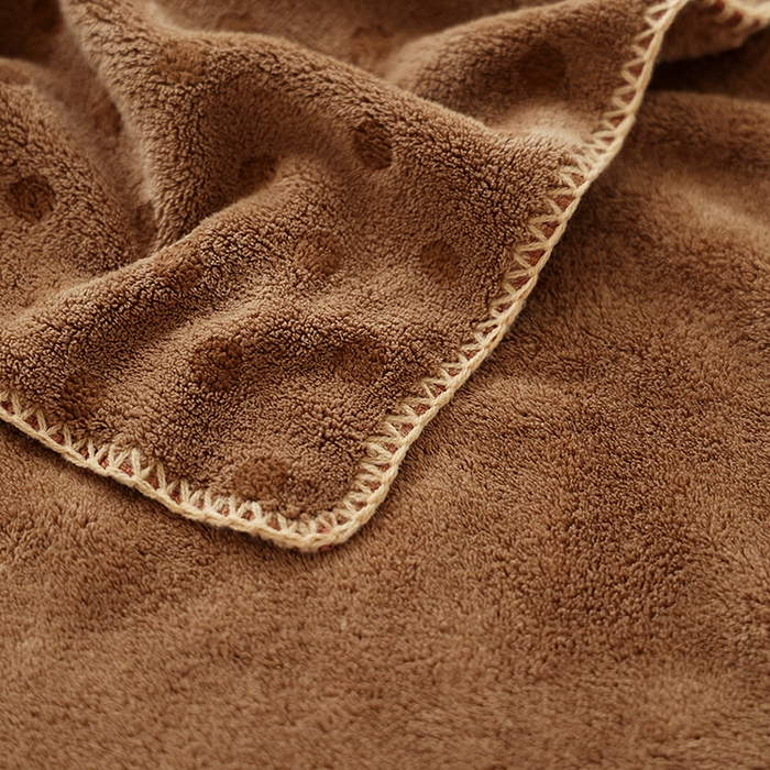 91家纺网 家纺一手货源 找家纺 朴尔家纺-毛巾被 2025新款趣趣多毛巾绣勾边珊瑚绒速吸速干毛巾浴巾 浴巾开朗兔-咖 70x140cm