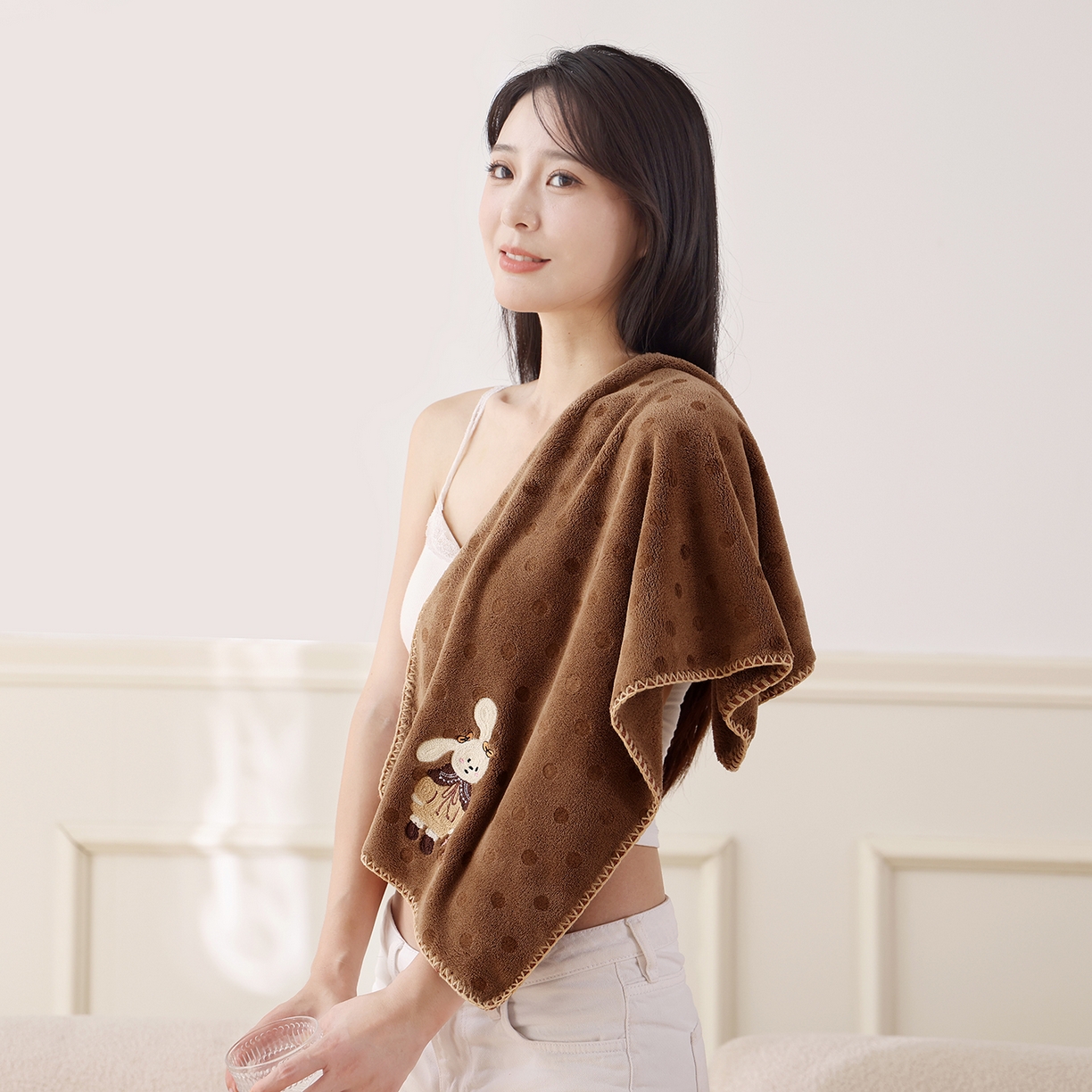 91家纺网 家纺一手货源 找家纺 朴尔家纺-毛巾被 2025新款趣趣多毛巾绣勾边珊瑚绒速吸速干毛巾浴巾 毛巾开朗兔-咖 35x75cm