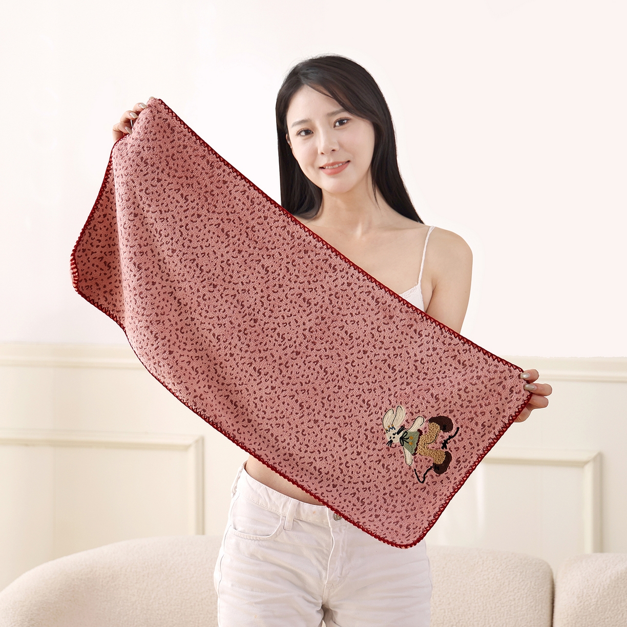 91家纺网 家纺一手货源 找家纺 朴尔家纺-毛巾被 2025新款趣趣多毛巾绣勾边珊瑚绒速吸速干毛巾浴巾 毛巾恋心兔-粉 35x75cm