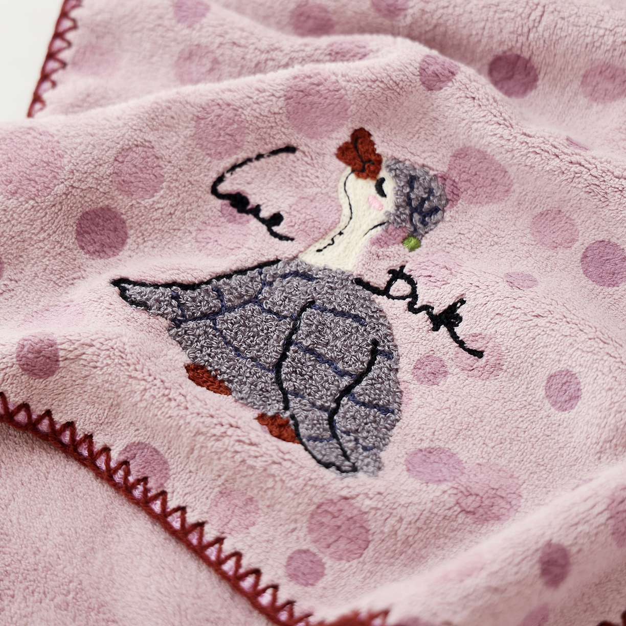 91家纺网 家纺一手货源 找家纺 朴尔家纺-毛巾被 2025新款趣趣多毛巾绣勾边珊瑚绒速吸速干毛巾浴巾 毛巾慢慢鸭-紫 35x75cm