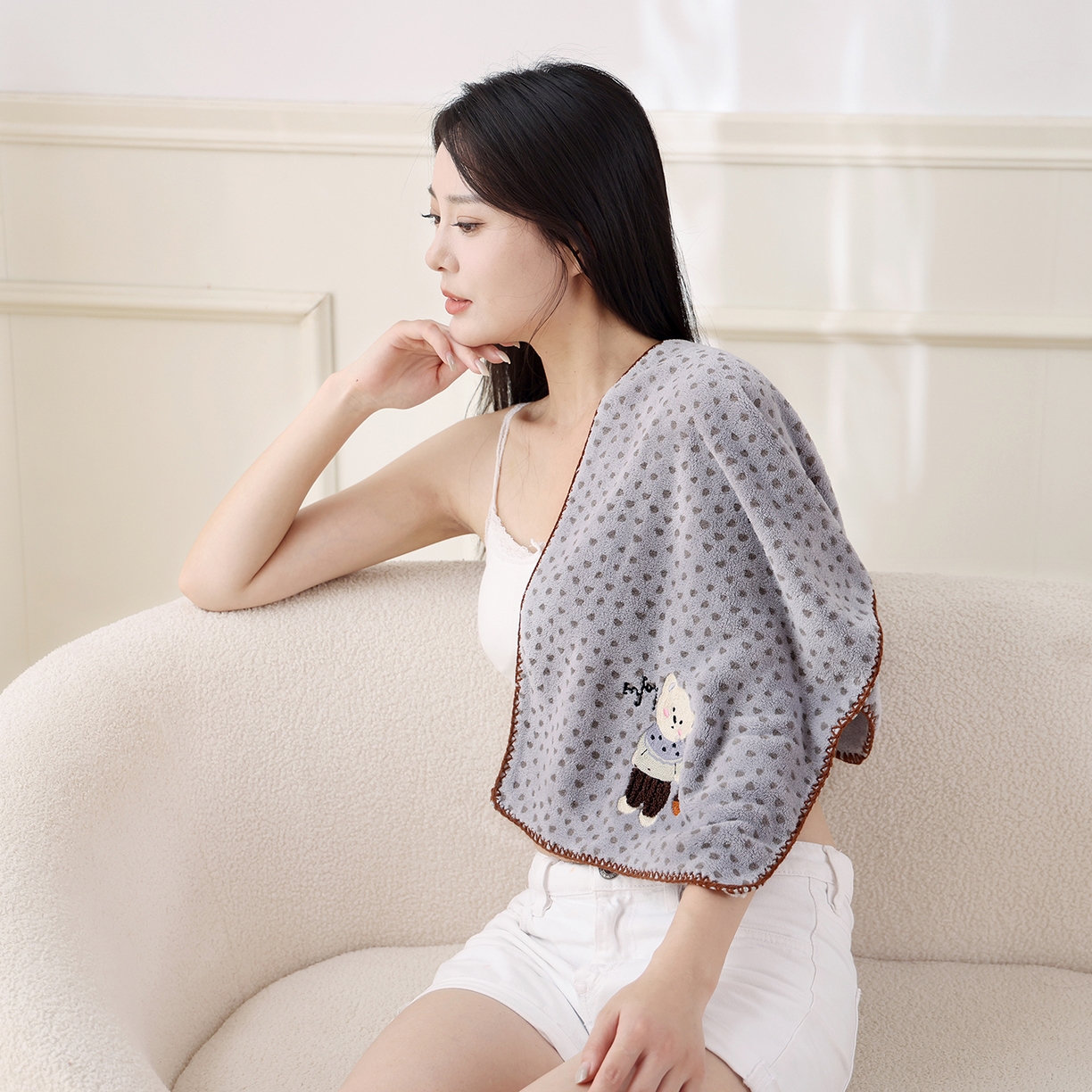 91家纺网 家纺一手货源 找家纺 朴尔家纺-毛巾被 2025新款趣趣多毛巾绣勾边珊瑚绒速吸速干毛巾浴巾 毛巾毛衣熊-灰 35x75cm