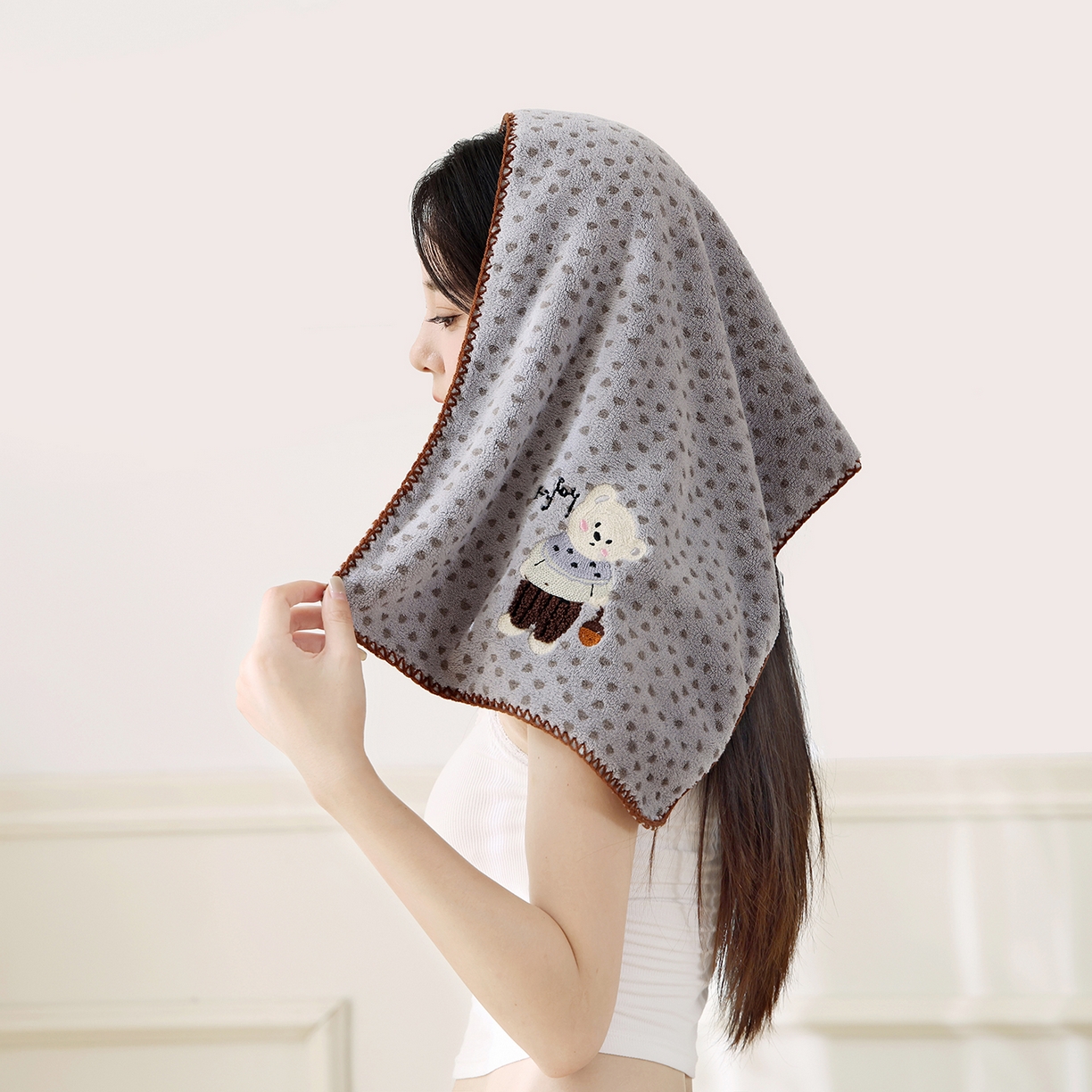 91家纺网 家纺一手货源 找家纺 朴尔家纺-毛巾被 2025新款趣趣多毛巾绣勾边珊瑚绒速吸速干毛巾浴巾 毛巾毛衣熊-灰 35x75cm