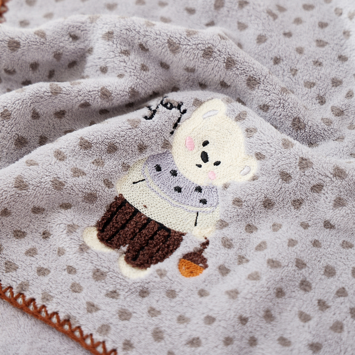 91家纺网 家纺一手货源 找家纺 朴尔家纺-毛巾被 2025新款趣趣多毛巾绣勾边珊瑚绒速吸速干毛巾浴巾 毛巾毛衣熊-灰 35x75cm