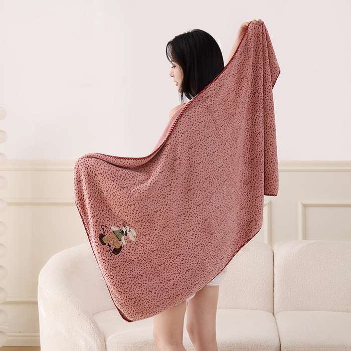 91家纺网 家纺一手货源 找家纺 朴尔家纺-毛巾被 2025新款趣趣多毛巾绣勾边珊瑚绒速吸速干毛巾浴巾 浴巾恋心兔-粉 70x140cm