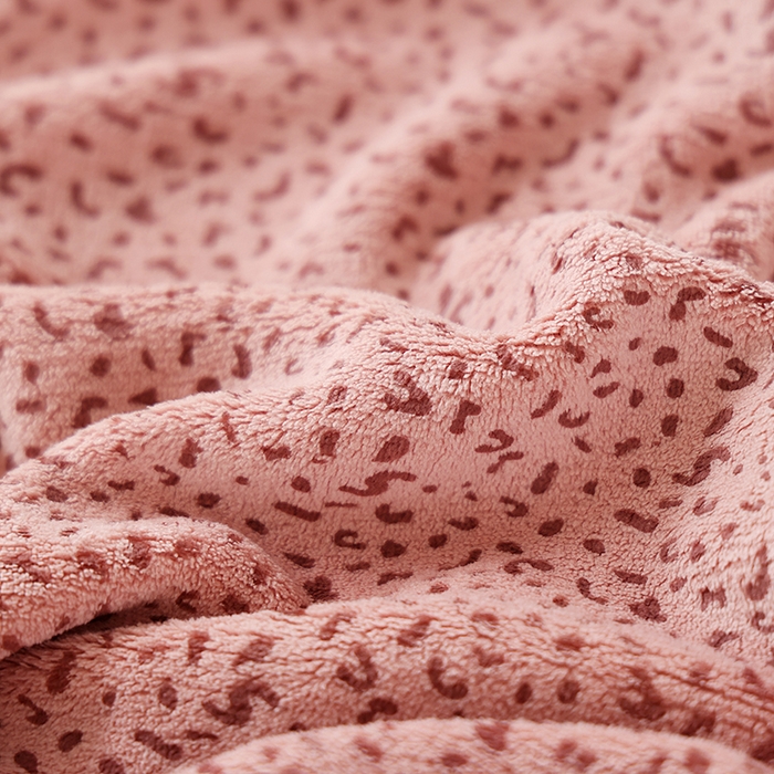 91家纺网 家纺一手货源 找家纺 朴尔家纺-毛巾被 2025新款趣趣多毛巾绣勾边珊瑚绒速吸速干毛巾浴巾 浴巾恋心兔-粉 70x140cm