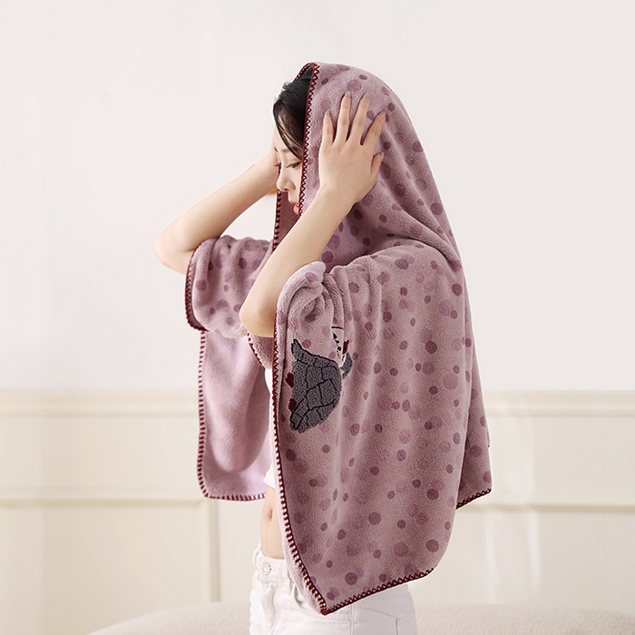 91家纺网 家纺一手货源 找家纺 朴尔家纺-毛巾被 2025新款趣趣多毛巾绣勾边珊瑚绒速吸速干毛巾浴巾 浴巾慢慢鸭-紫 70x140cm