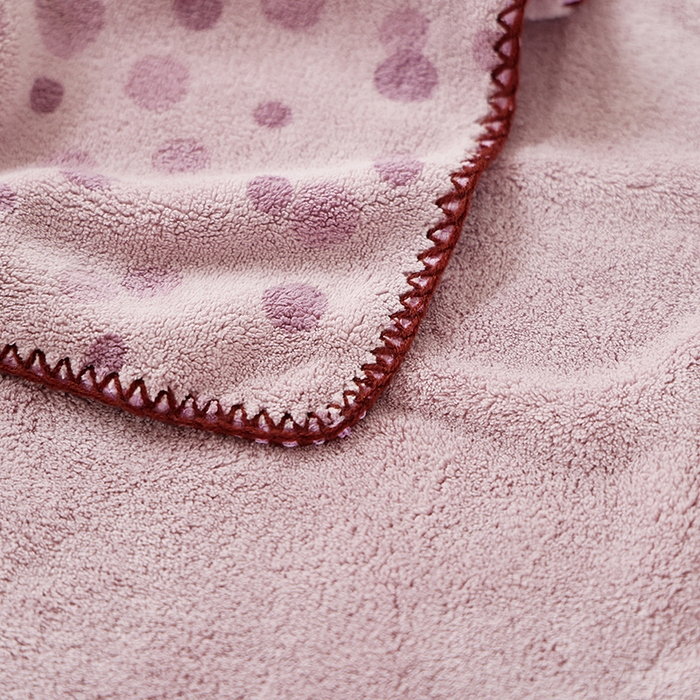 91家纺网 家纺一手货源 找家纺 朴尔家纺-毛巾被 2025新款趣趣多毛巾绣勾边珊瑚绒速吸速干毛巾浴巾 浴巾慢慢鸭-紫 70x140cm