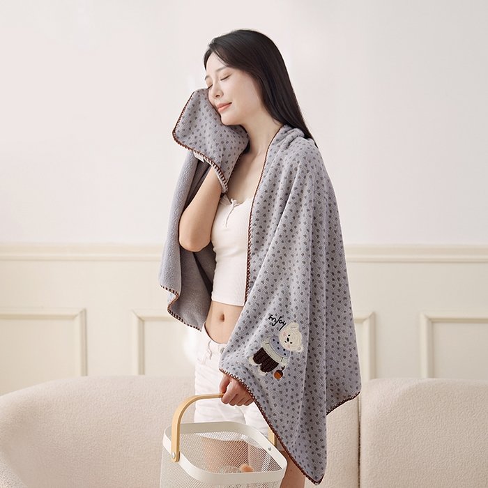 91家纺网 家纺一手货源 找家纺 朴尔家纺-毛巾被 2025新款趣趣多毛巾绣勾边珊瑚绒速吸速干毛巾浴巾 浴巾毛衣熊-灰 70x140cm