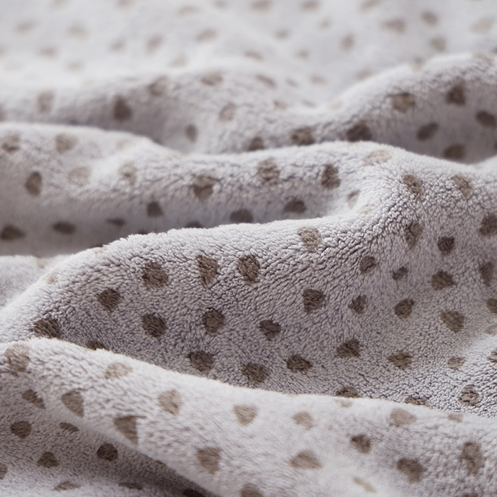 91家纺网 家纺一手货源 找家纺 朴尔家纺-毛巾被 2025新款趣趣多毛巾绣勾边珊瑚绒速吸速干毛巾浴巾 浴巾毛衣熊-灰 70x140cm