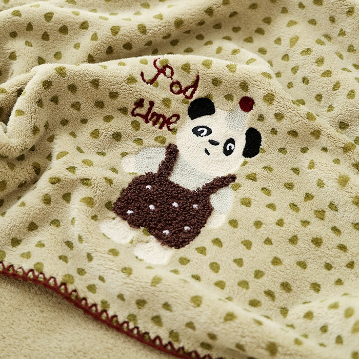 91家纺网 家纺一手货源 找家纺 朴尔家纺-毛巾被 2025新款趣趣多毛巾绣勾边珊瑚绒速吸速干毛巾浴巾 浴巾熊猫-青 70x140cm