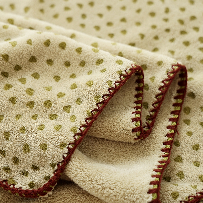 91家纺网 家纺一手货源 找家纺 朴尔家纺-毛巾被 2025新款趣趣多毛巾绣勾边珊瑚绒速吸速干毛巾浴巾 浴巾熊猫-青 70x140cm