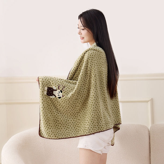 91家纺网 家纺一手货源 找家纺 朴尔家纺-毛巾被 2025新款趣趣多毛巾绣勾边珊瑚绒速吸速干毛巾浴巾 浴巾熊猫-青 70x140cm