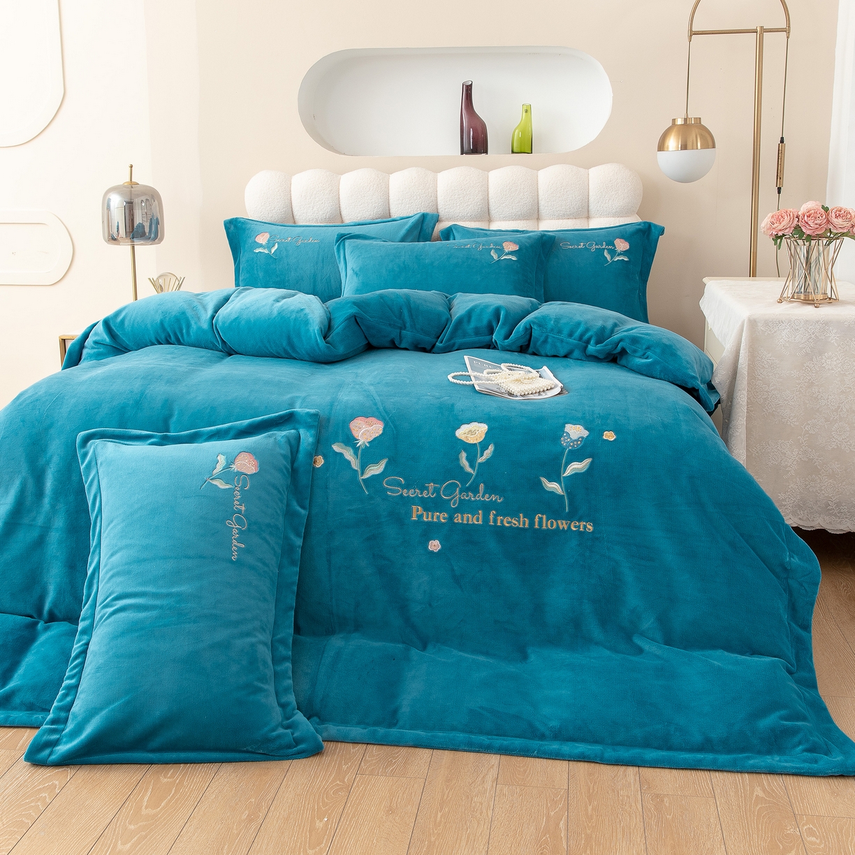 91家纺网 家纺一手货源 找家纺 贝尔 2025新款花蕊-牛奶宽边刺绣纯色高克重四件套（赠送拎袋） 兰色