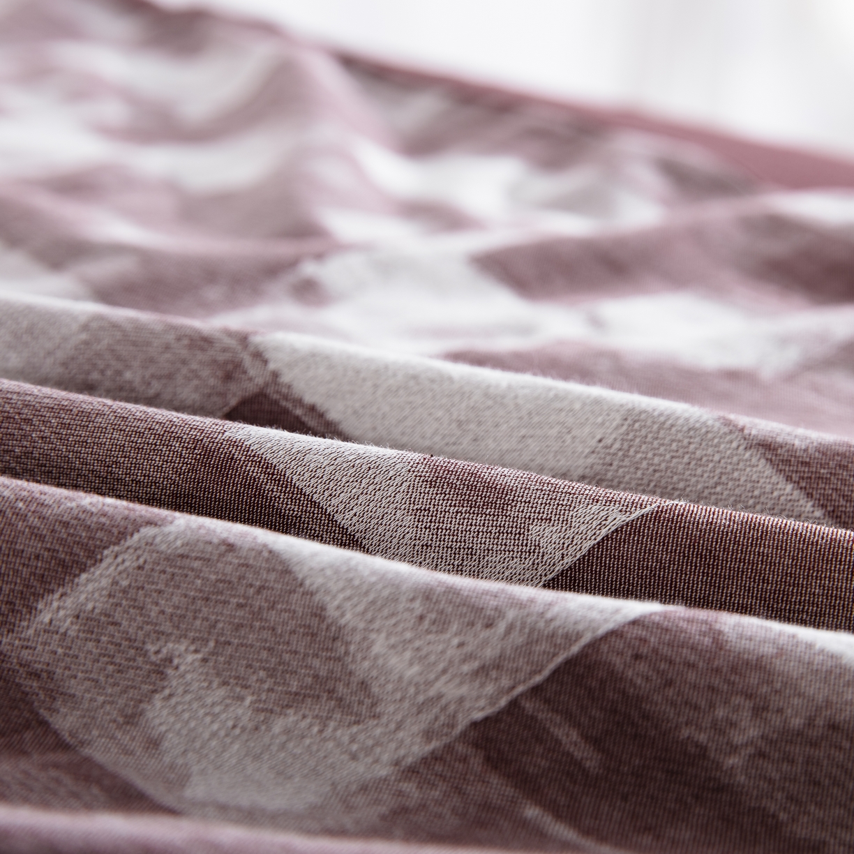 91家纺网 家纺一手货源 找家纺 鲁爱家纺供货 2025新款全棉色织提花四件套 都市万象-豆沙