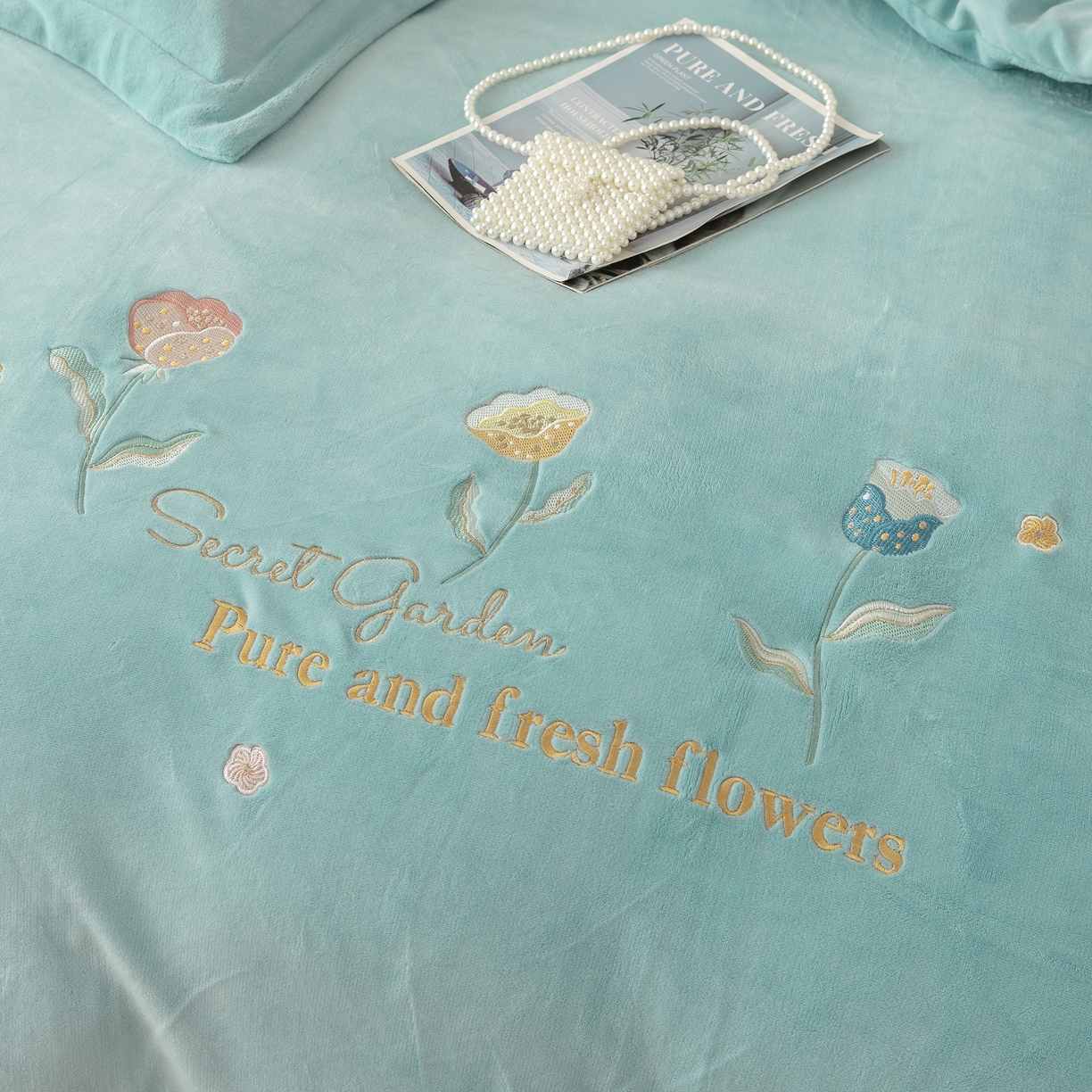 91家纺网 家纺一手货源 找家纺 贝尔 2025新款花蕊-牛奶宽边刺绣纯色高克重四件套（赠送拎袋） 浅绿