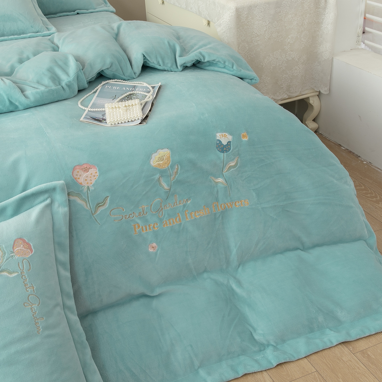 91家纺网 家纺一手货源 找家纺 贝尔 2025新款花蕊-牛奶宽边刺绣纯色高克重四件套（赠送拎袋） 浅绿