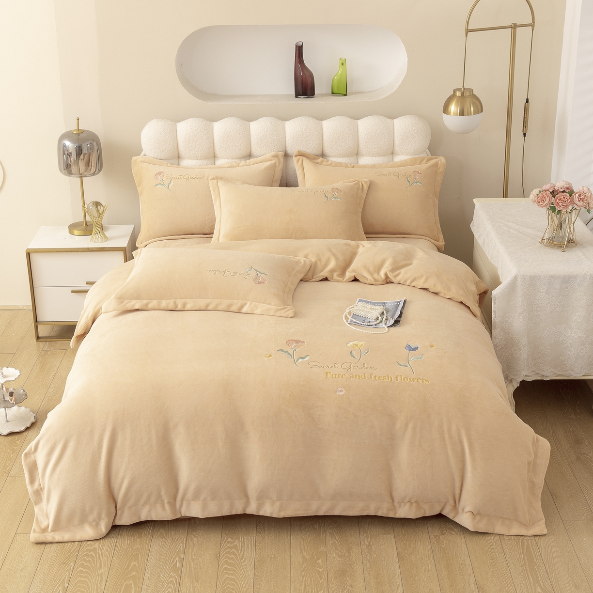 91家纺网 家纺一手货源 找家纺 贝尔 2025新款花蕊-牛奶宽边刺绣纯色高克重四件套（赠送拎袋） 浅驼