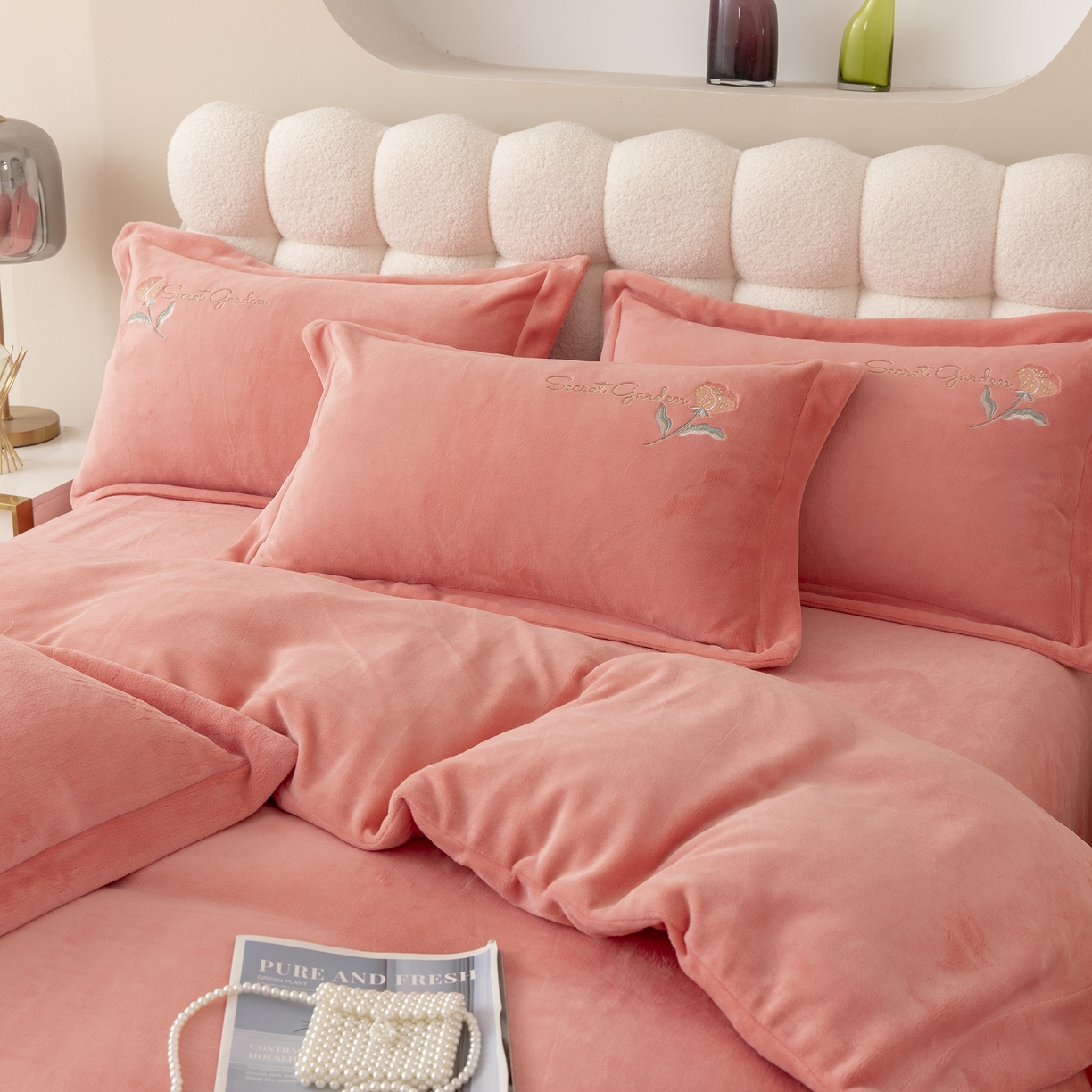 91家纺网 家纺一手货源 找家纺 贝尔 2025新款花蕊-牛奶宽边刺绣纯色高克重四件套（赠送拎袋） 胭脂粉