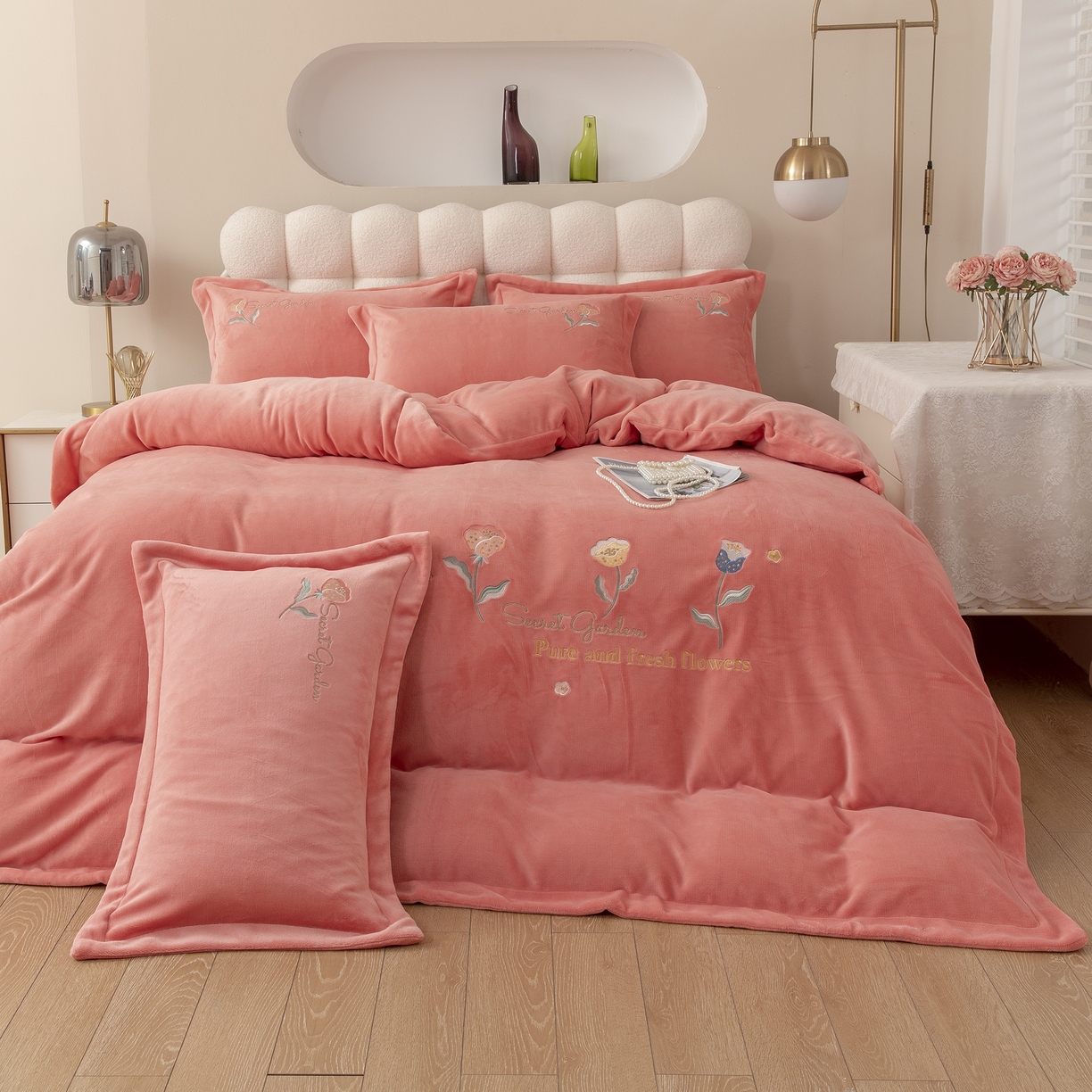 91家纺网 家纺一手货源 找家纺 贝尔 2025新款花蕊-牛奶宽边刺绣纯色高克重四件套（赠送拎袋） 胭脂粉