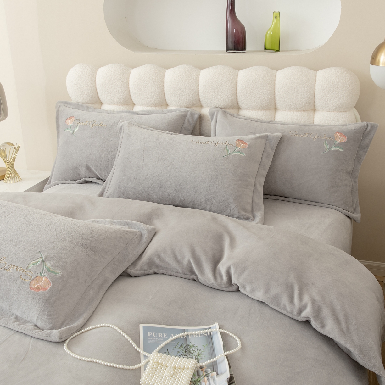 91家纺网 家纺一手货源 找家纺 贝尔 2025新款花蕊-牛奶宽边刺绣纯色高克重四件套（赠送拎袋） 银灰