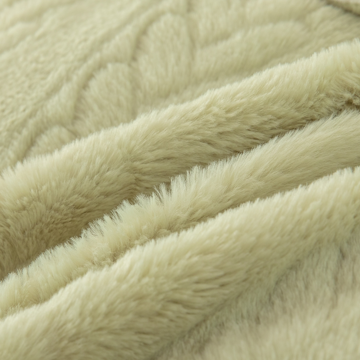 91家纺网 家纺一手货源 找家纺 （总）贝尔 2025新款10斤重花时光-兔毛绒拼角刺绣纯色高克重四件套（赠送拎袋）