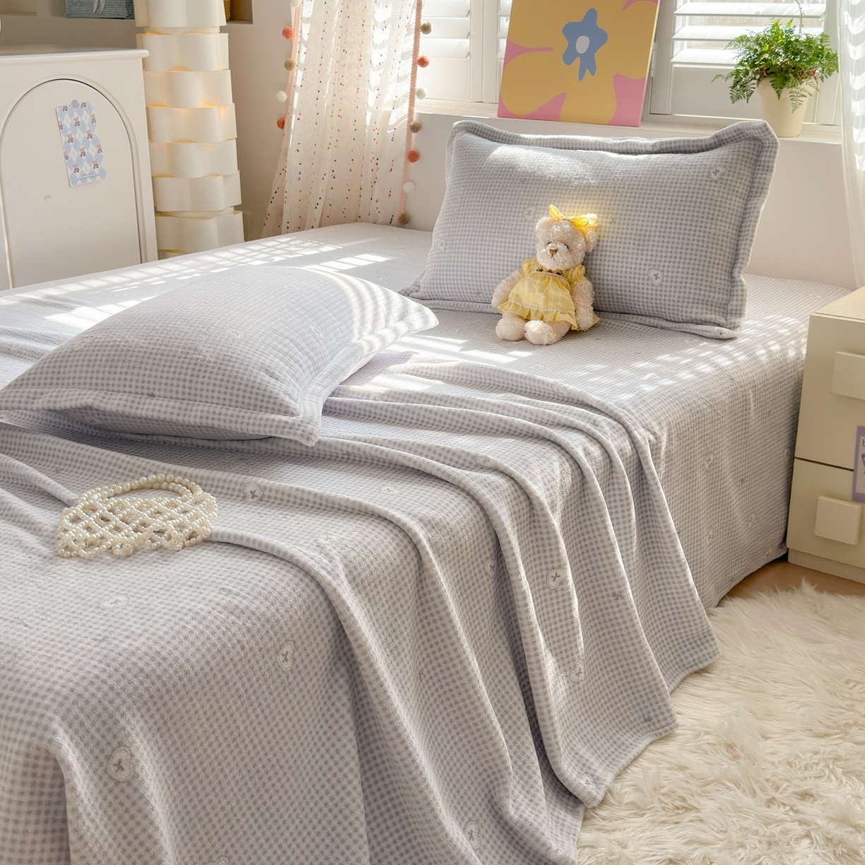 91家纺网 家纺一手货源 找家纺 芙绣家纺 2025新款印花高克重牛奶绒床单系列 爱心格格-浅灰