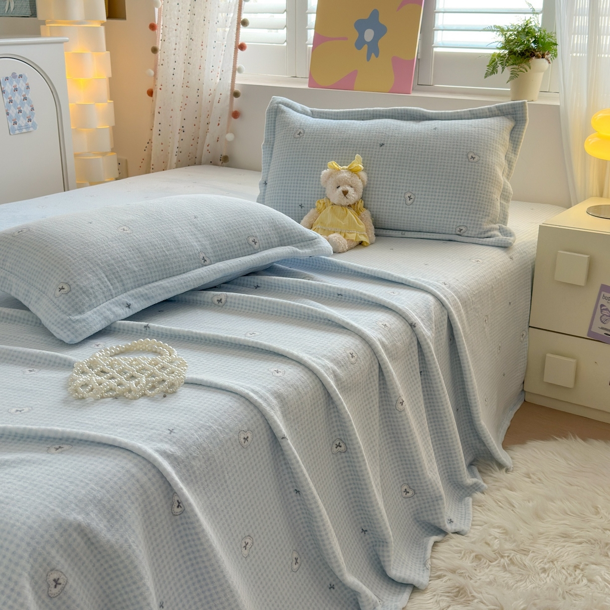 91家纺网 家纺一手货源 找家纺 芙绣家纺 2025新款印花高克重牛奶绒床单系列 爱心格格-浅蓝